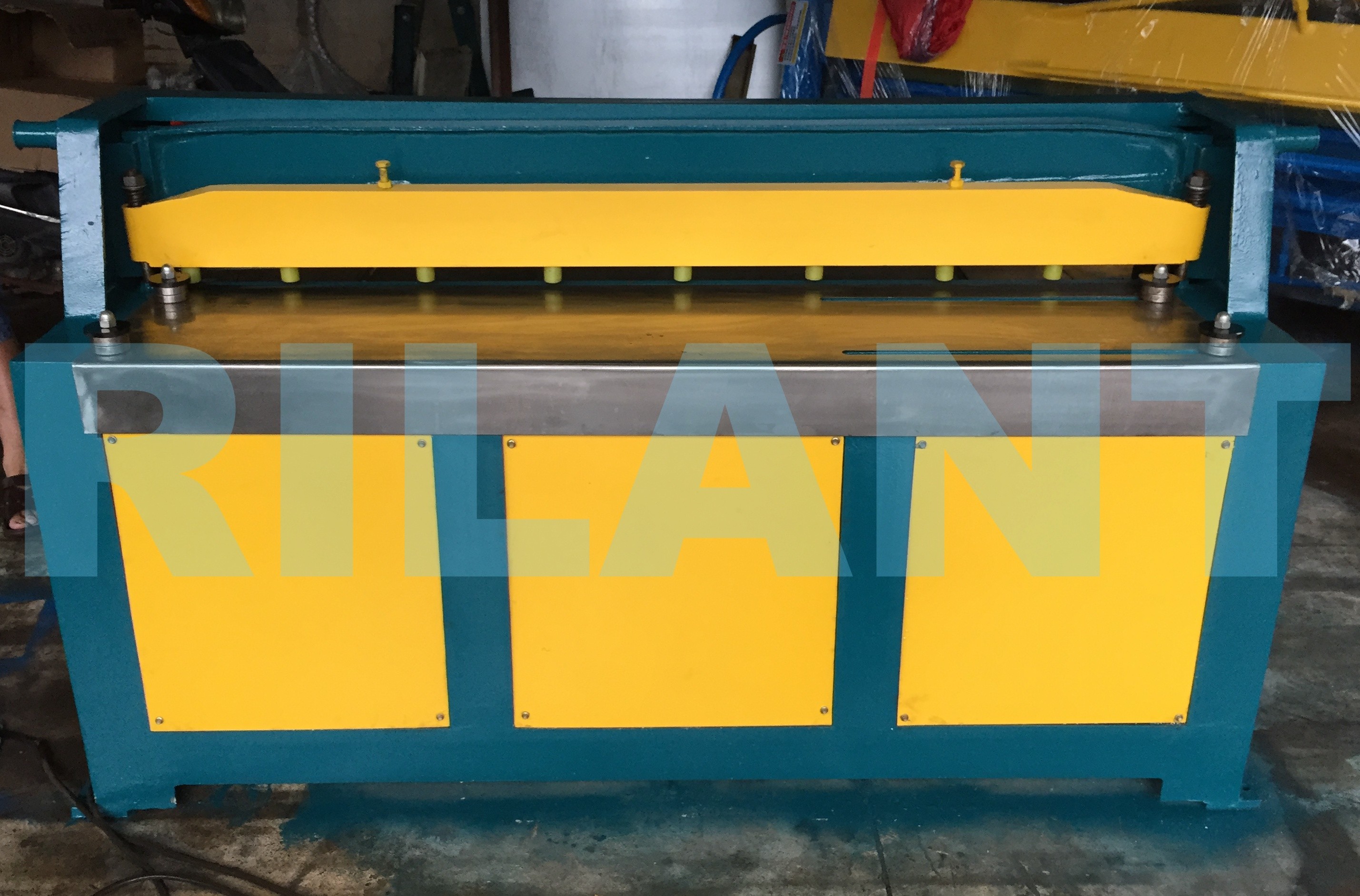 METAL PLATE SHEARING MACHINE-2