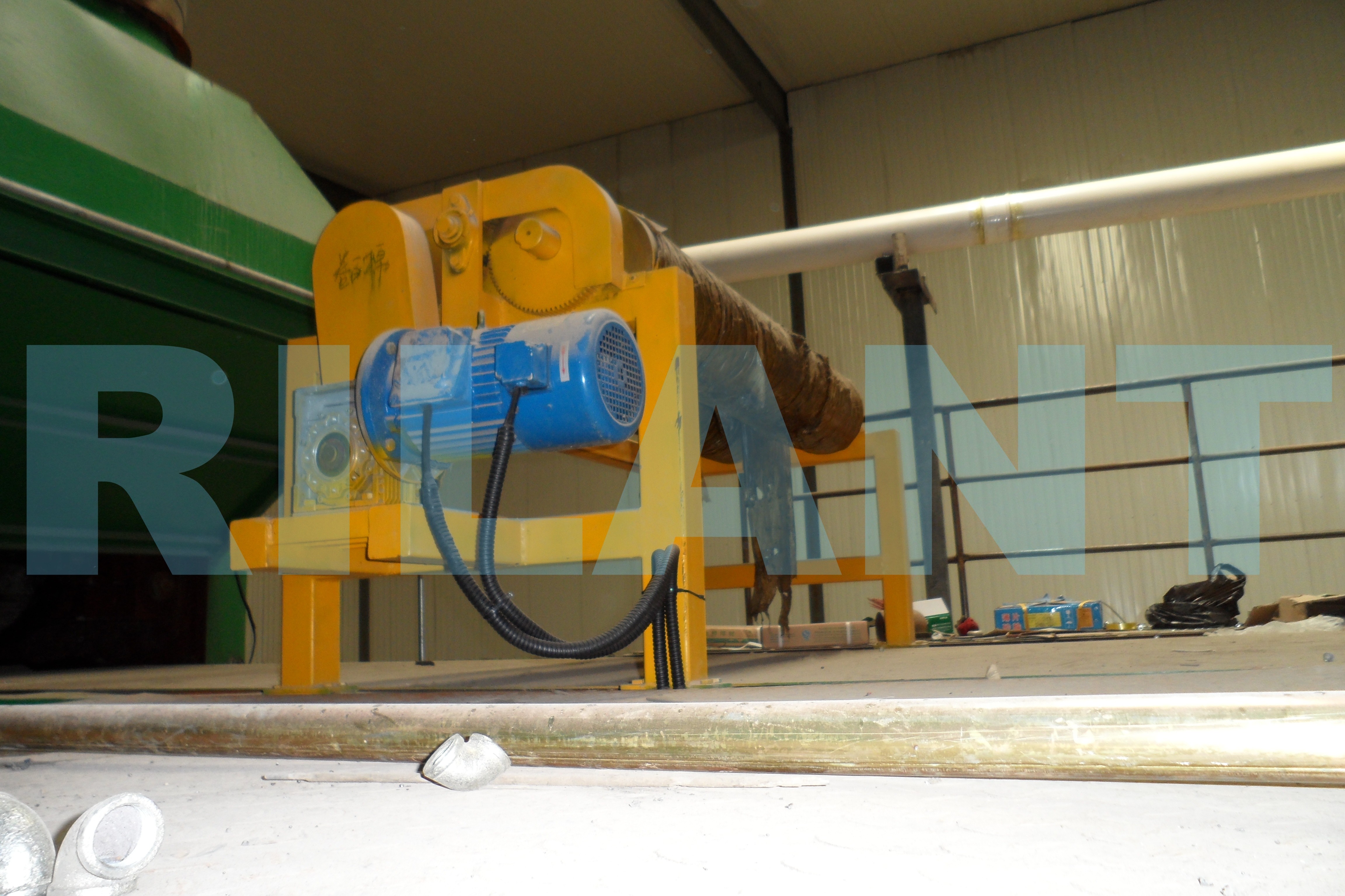 GLASS WOOL ROLLING MACHINE