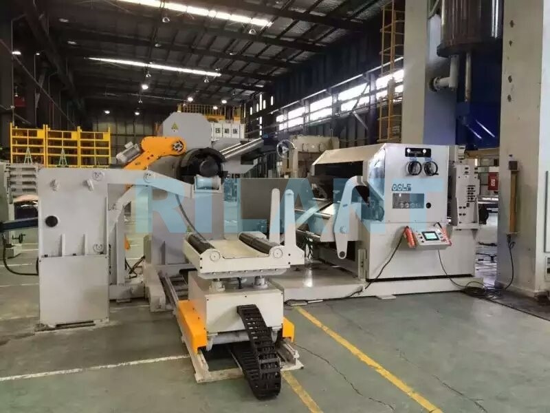 UNCOILER+STRAIGHTENER+FEEDER-2