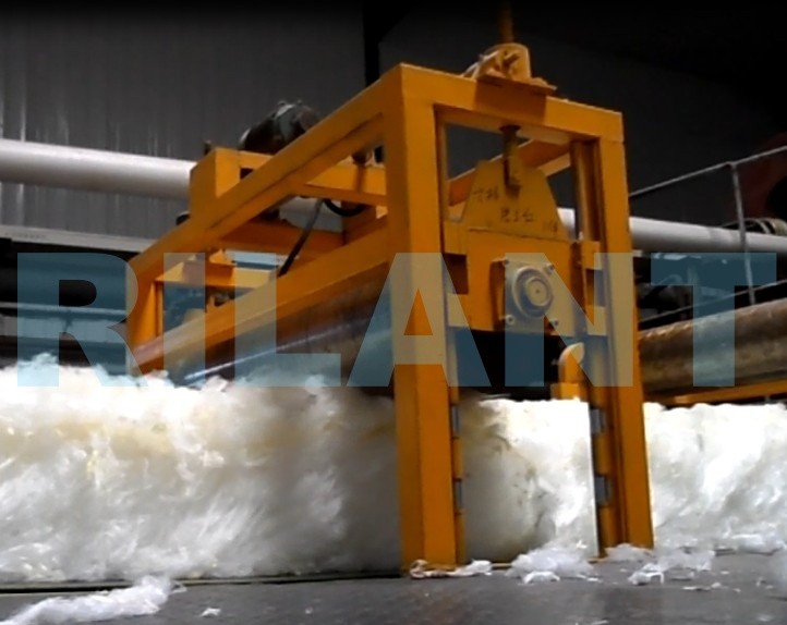 GLASS WOOL PRESSING MACHINE