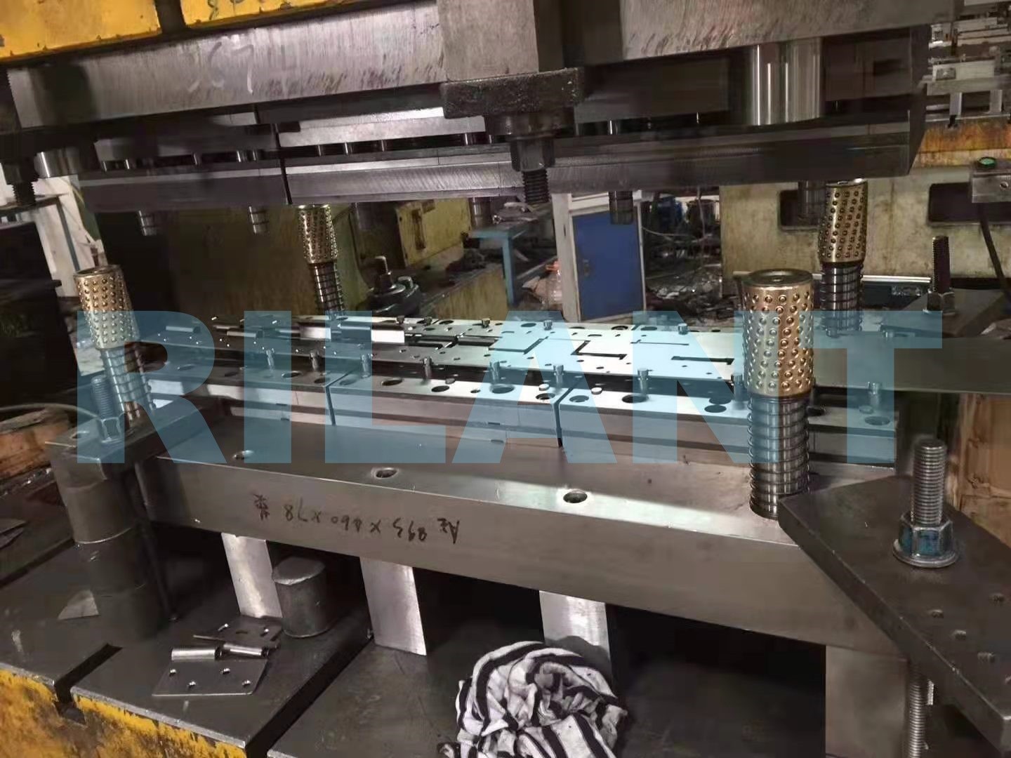 PROGRESSIVE MOULD-1