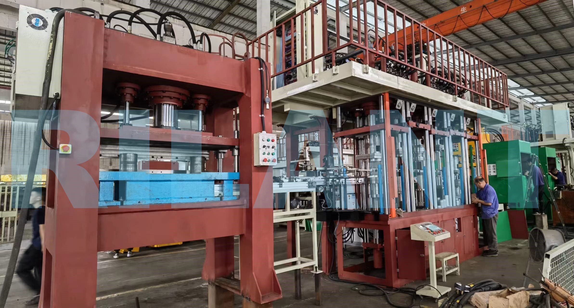 MULTI-STATION HYDRAULIC STRETCHING MACHINE FOR FILTER HOUSING MAKING
