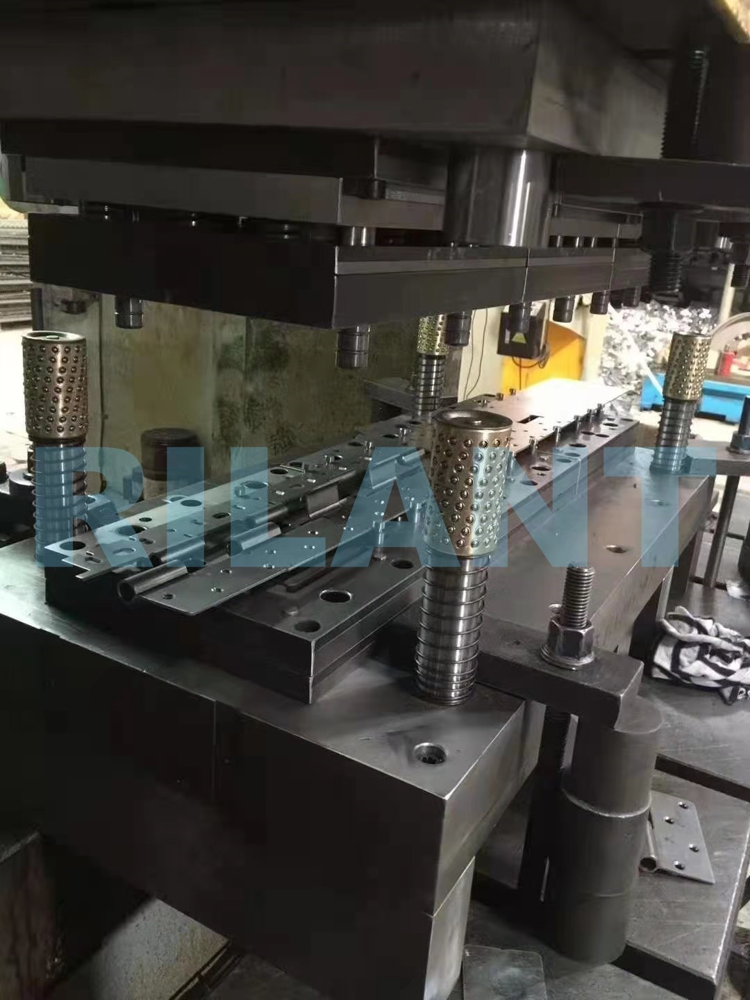 PROGRESSIVE MOULD-2